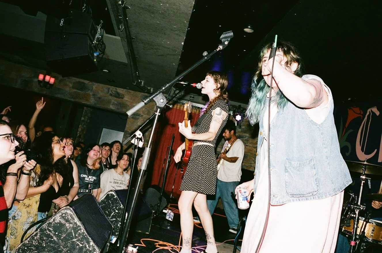 music is always better with friends 😸❤️&zwj;🔥
📸 @treestamp_