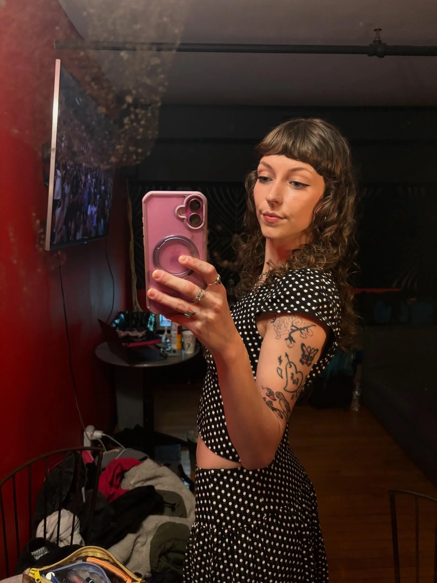 thank you 2025!! 🩷🩷 gotta new job, went on tour, played a lot of fortnite, wrote some new songs 🥳🥳