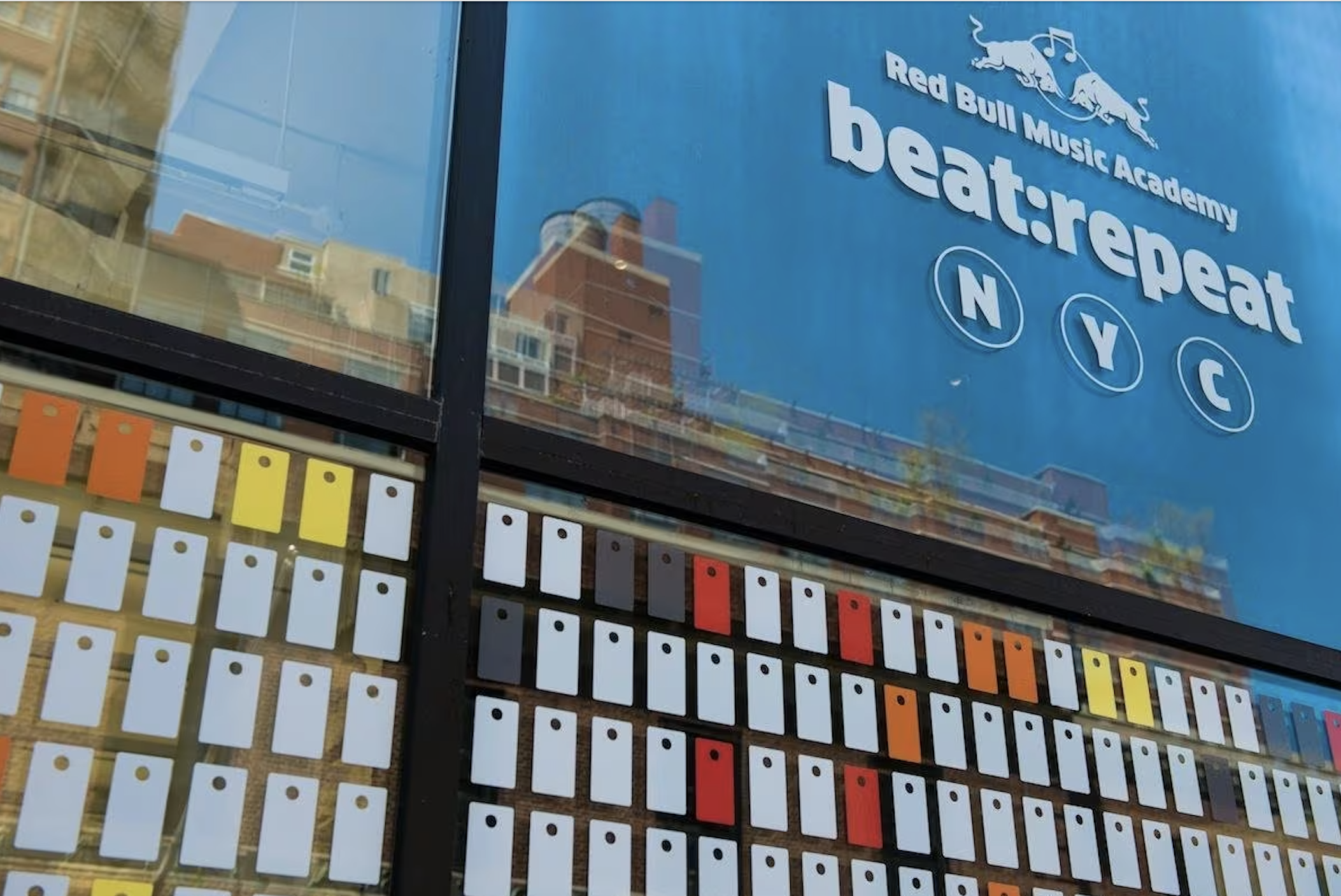 Each audio jack triggered audio reactive visuals graphically inspired by the respective drum machine.