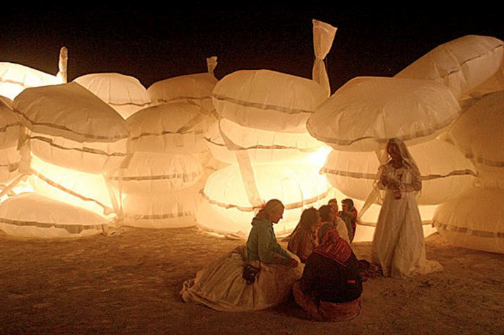 400 8' dia. plastic pods tethered together