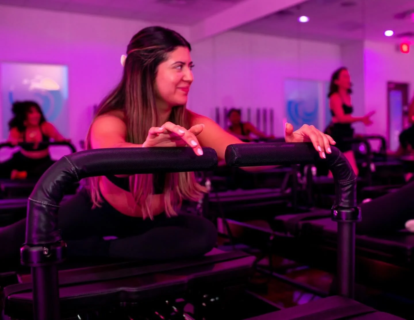 Consider this permission to check yourself out 👀

Mirrors in the APEX room are used as a tool of intelligence- they provide visual feedback so you can connect with your body in real time.

Refine your alignment, move with purpose. 💫