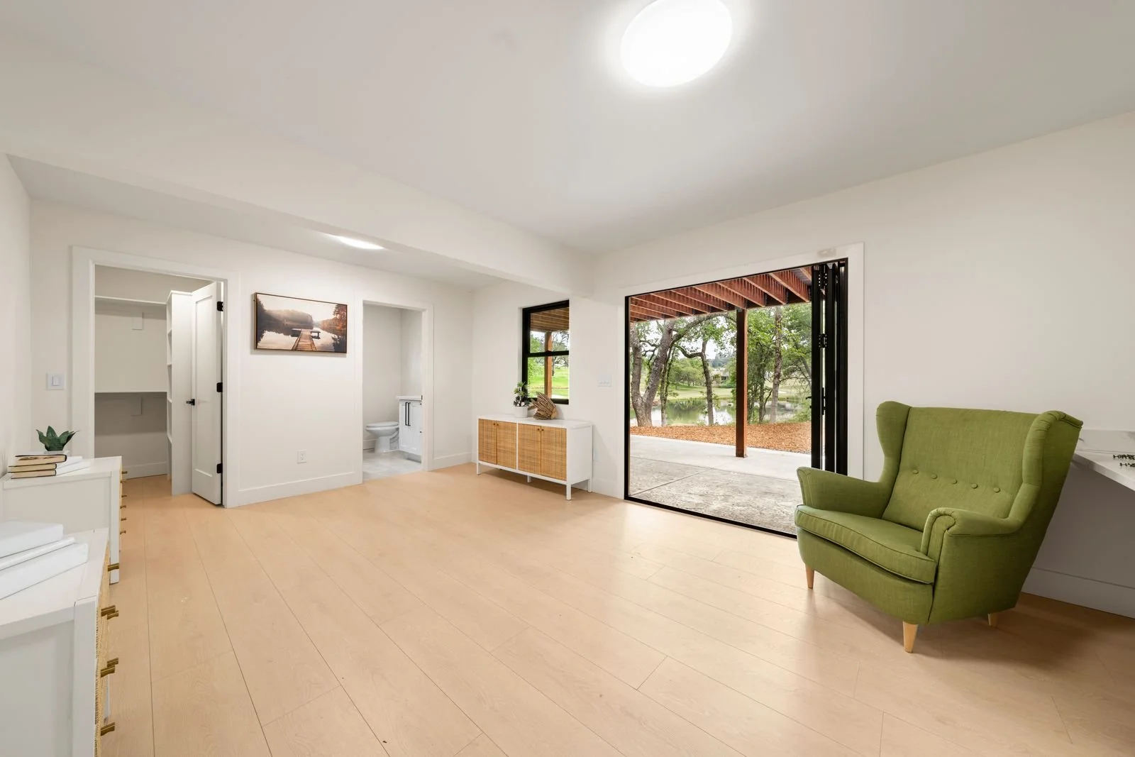 beautiful new downstairs with lots of space