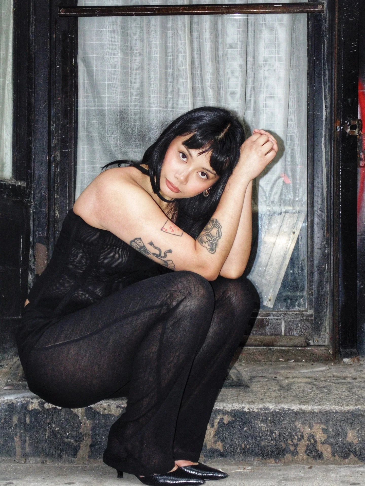 me by @emjuliettes @photosof____u before my debut show at @arlenesgrocery 🐚🐚🐚

come see me and my band play a cutie set for @breakingsoundnyc next week on 4/28! ticket link in bio xoxo
