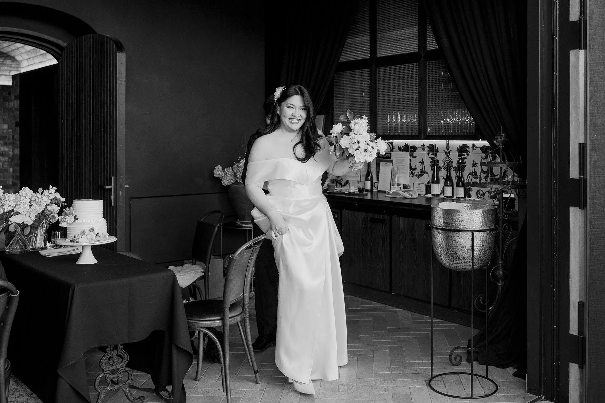 Bride wit bouquet at Tantalus