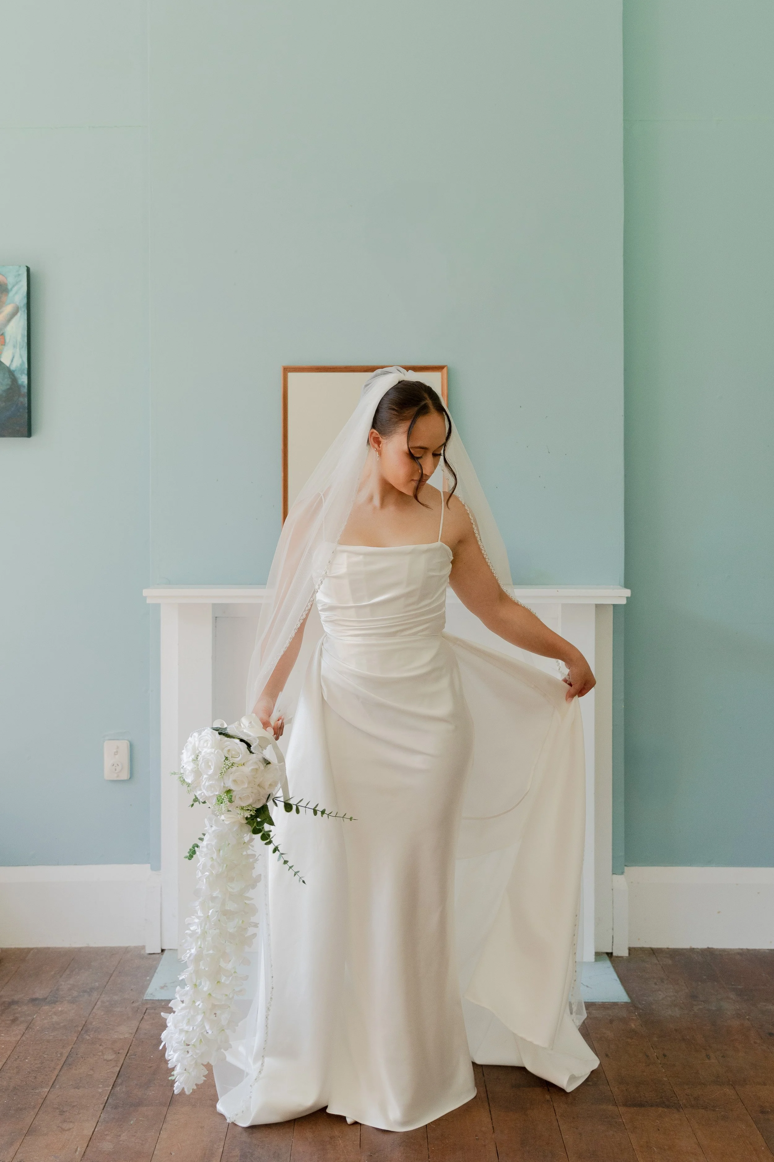 Bride in a blue vintage room 