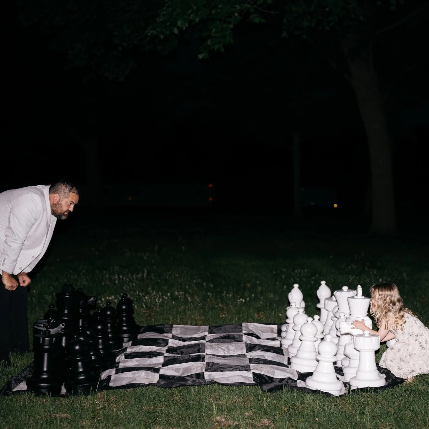 It is almost time for some lawn game fun! Anyone for chess? Our giant chess set is always a crowd favorite at events....for both old and the young <3 

Photo: @courtney.laura.photography 
Outdoor Games: @dreamday.eventrentals 

#midwestweddings #d