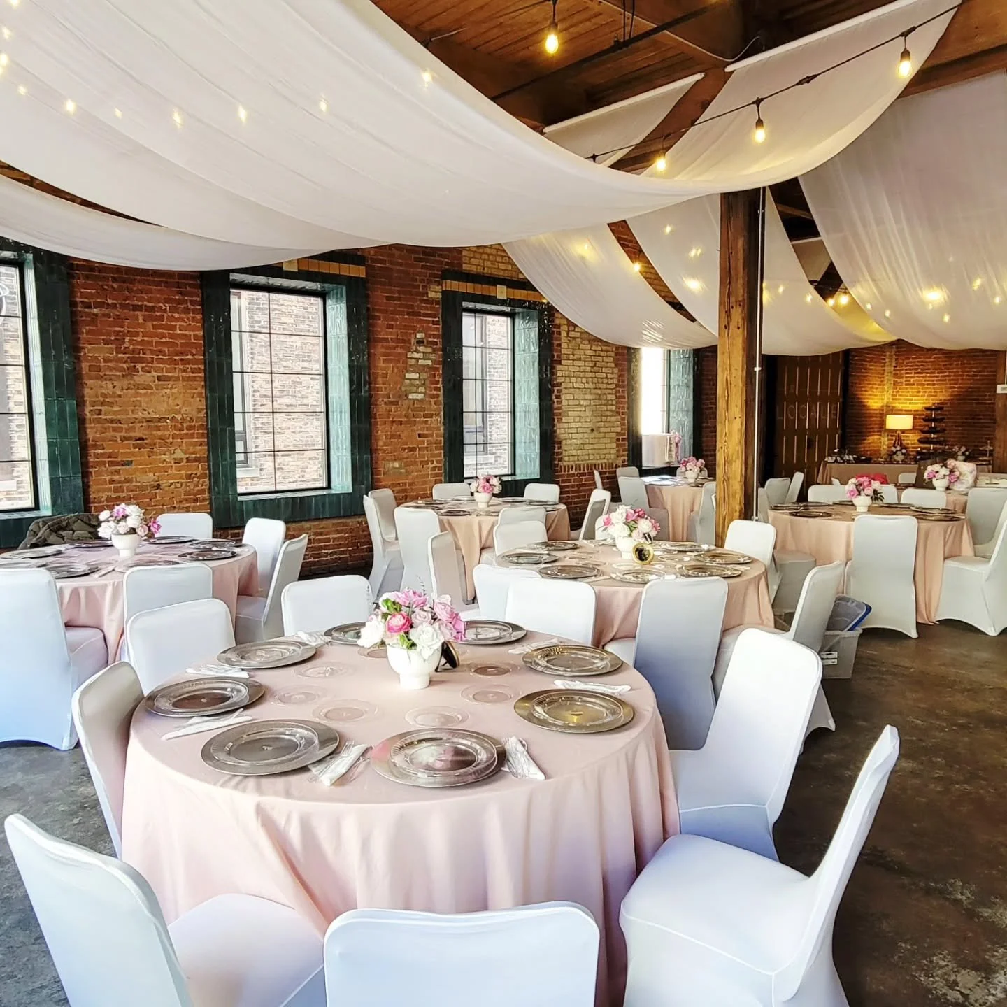 A beautiful pink 'Brunch with the Bride' shower.......elegant and soft.

Venue: @thelocalefreeport 
Rentals: @dreamday.eventrentals 

#bridalshowerlove #weddingrentals #dreamdayeventrentals #eventrental #midwestweddings