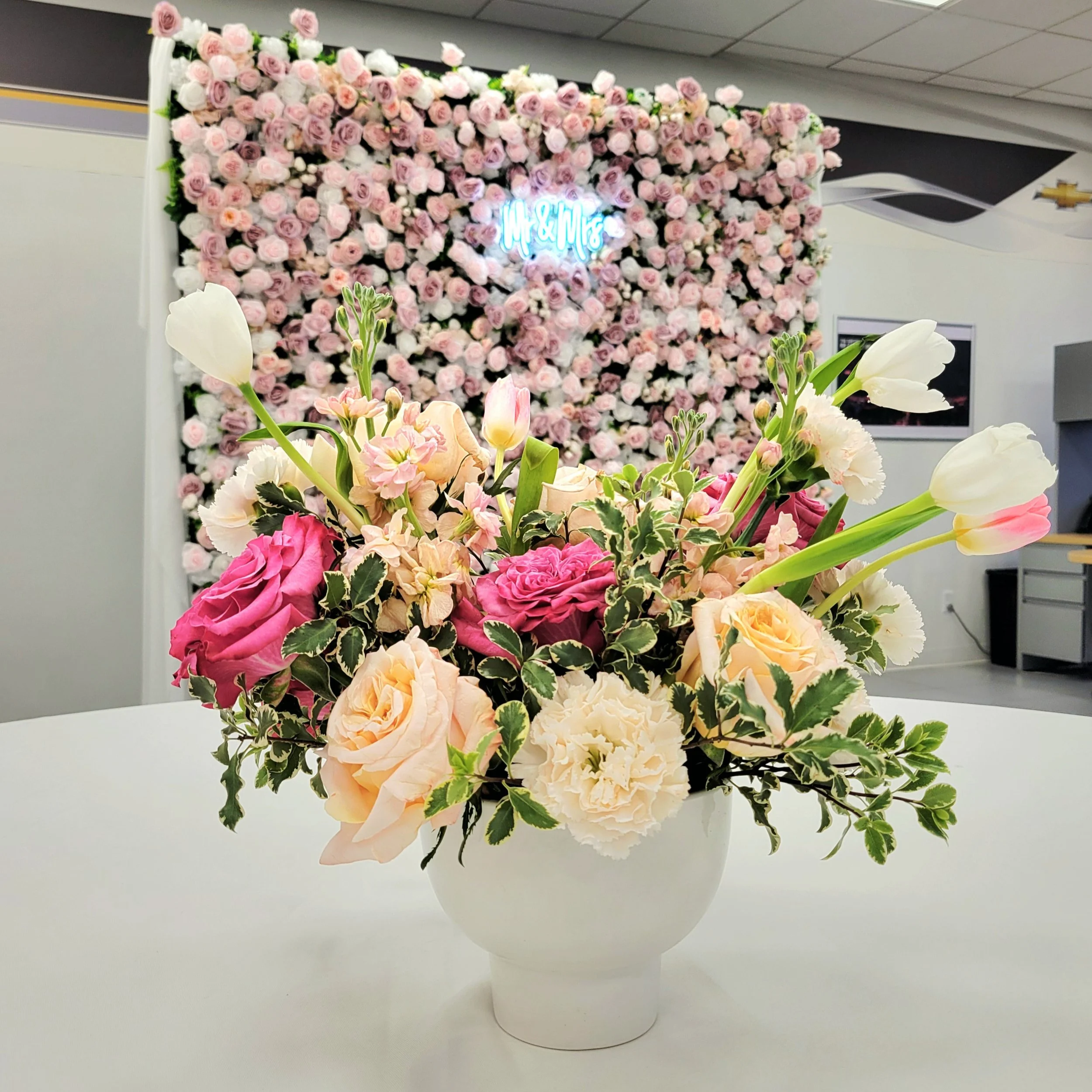 Beautiful fresh floral arrangements and crisp linens for a Rehearsal Dinner, for the lovely clan at @barkau in Stockton,IL. Our blush pink flower wall provided the perfect backdrop for photos all evening ❤ Wishing them all a fabulous wedding approach