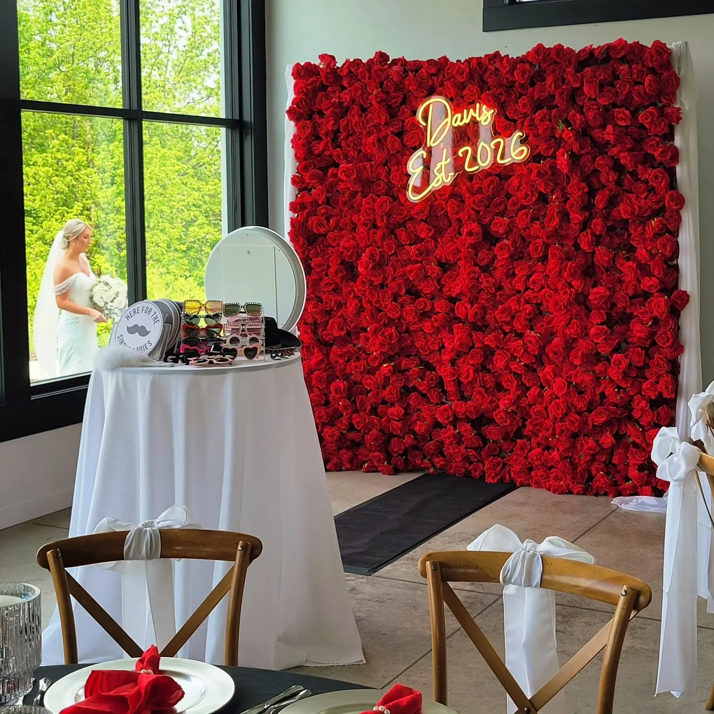 A simple, stylish, yet dramatic addition to this beautiful wedding in Galena yesterday at @themidnightgem
Our digital photobooth and ruby red flower wall was such a hit.

#dreamdayeventrentals #weddingrentals #midwestweddings #weddingphotobooth #even
