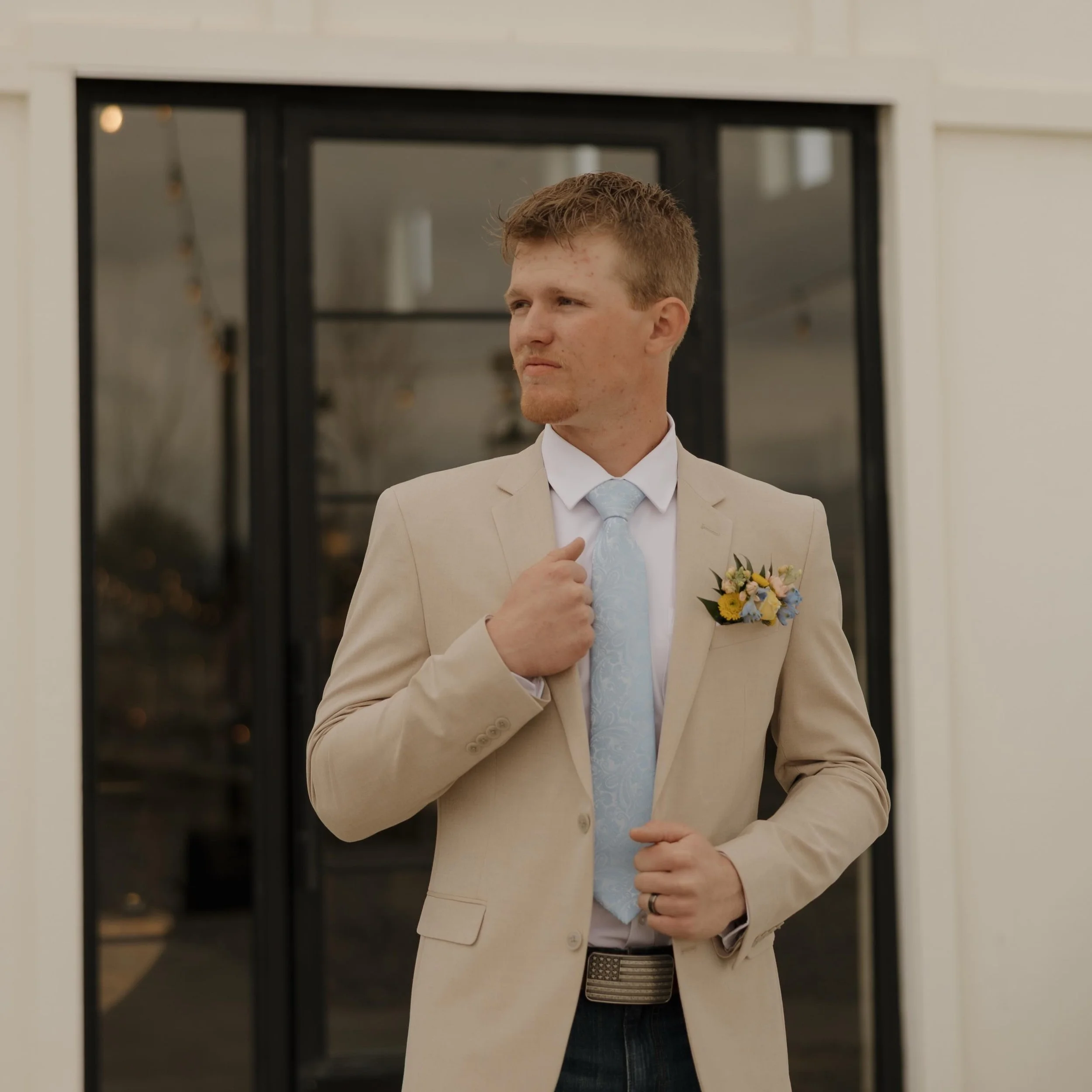 A moment of appreciation for the florals that dress the groom and his best men. A beautiful pocket square and boutonnieres in fresh buttery yellow, am in love <3 

Flowers: @dreamday.eventrentals 
Venue: @wild_acres_barn 
Photo: @reaganjohnphotogr