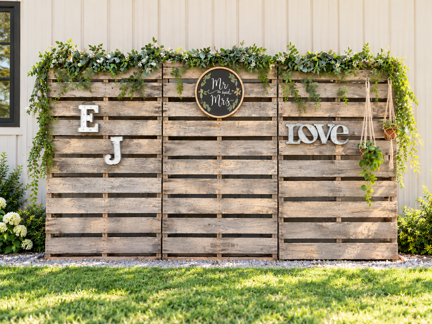 Rustic Mr and Mrs Wedding Backdrop (1).png