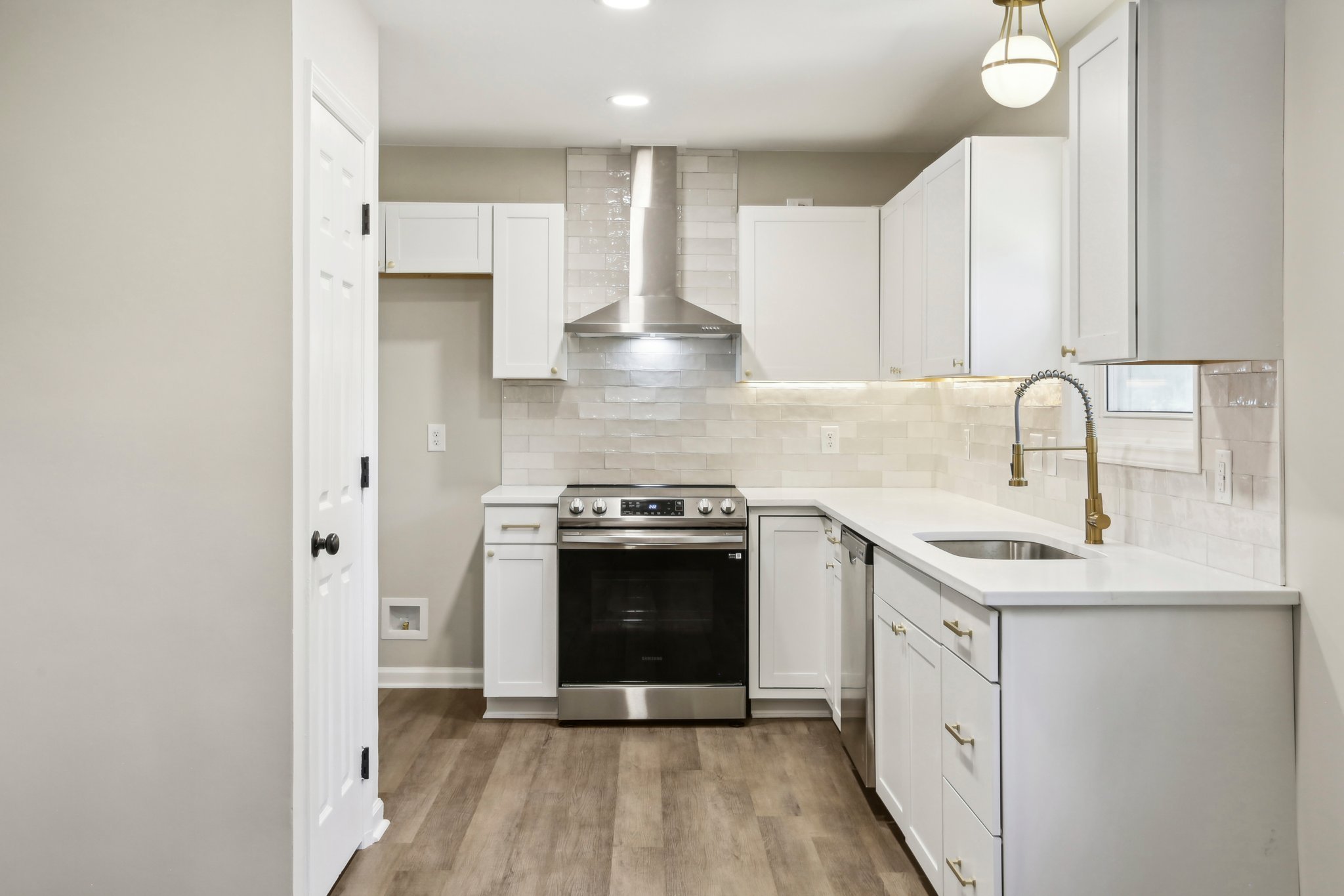 24-web-or-mls-Candlewick Dr-013.jpg