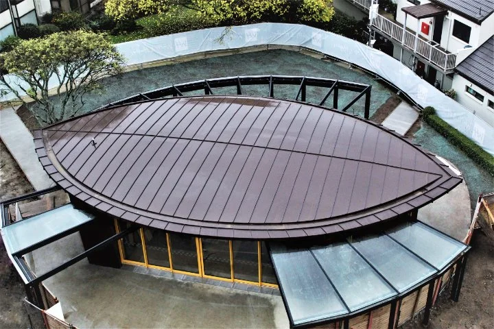 Curved leaf-shaped roof of Northbridge Day Pavilion Auckland, Enviroclad TPO waterproofing by MPM
