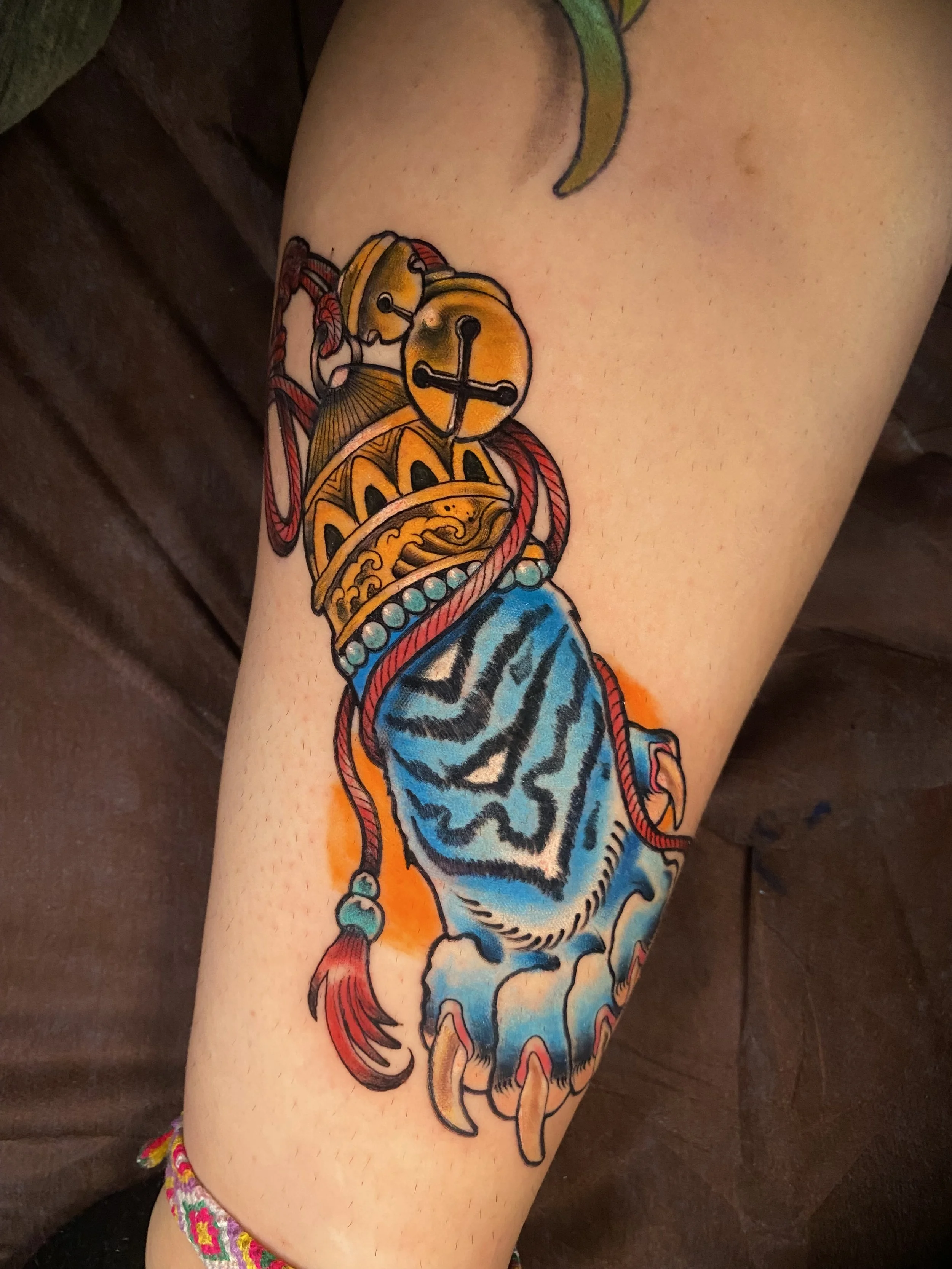 blue tiger paw