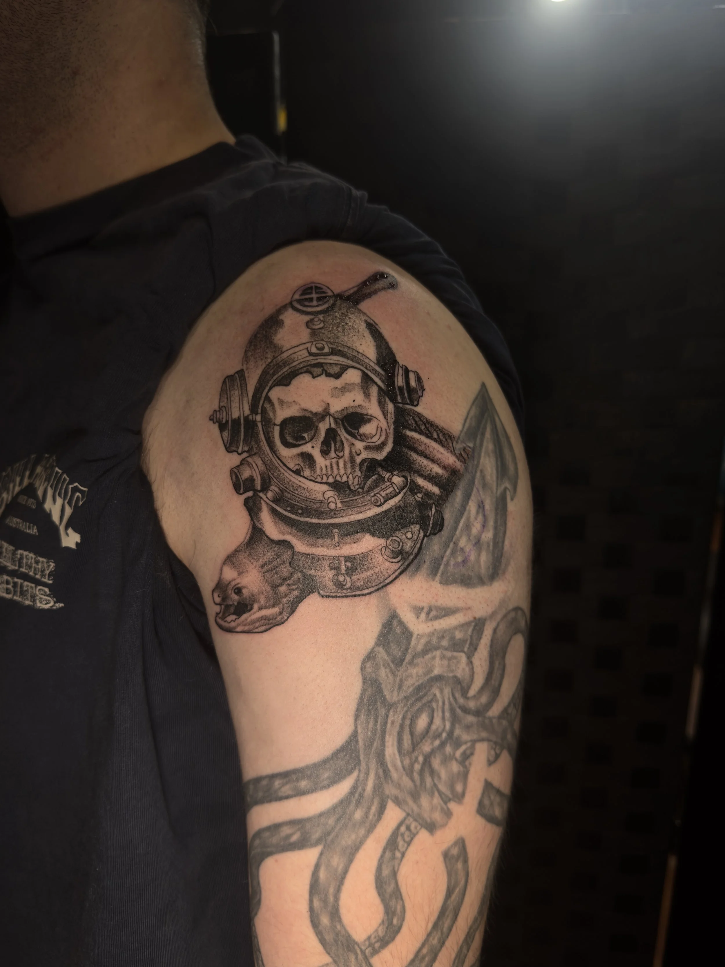 Turtle with skull diving helmet