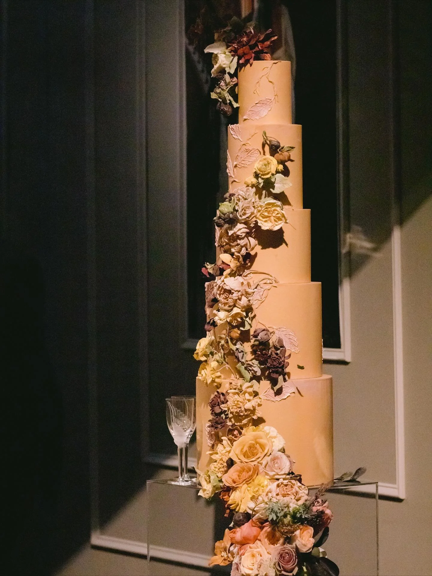 Hard to believe it’s been almost a year since this stunning fall wedding — still one of my favorite color stories to design for. Such a lovely couple, team, and venue! ππ«
Planning + Design: @toddevents
Planning Team: @molly_victoria @h