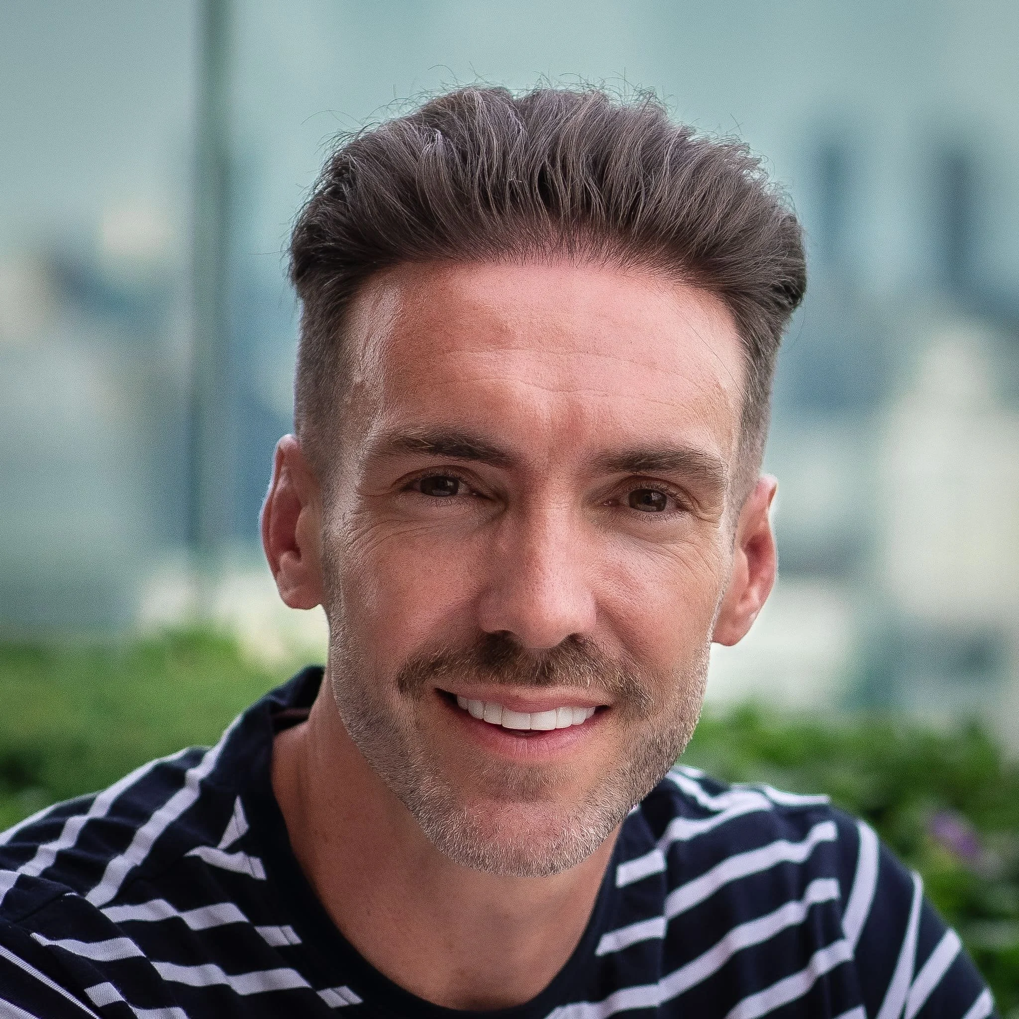 bangkok-rooftop-photoshoot-man-smiling.jpg