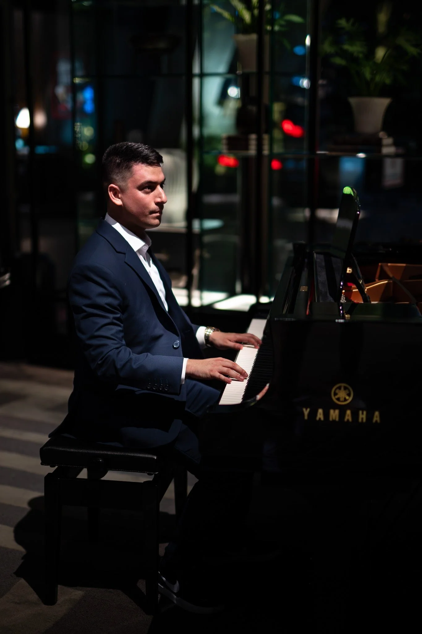 bangkok-hotel-portrait-man-playing-piano-side-profile.jpg