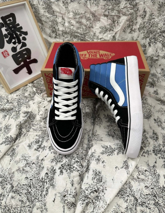vans high black blue.png