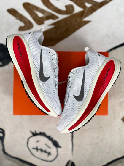 zoomx white red.png