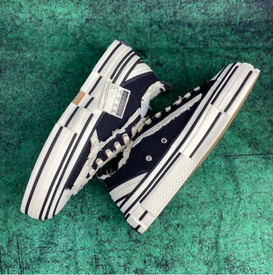 xves white black.png