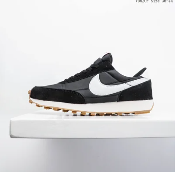 sacai black white.png