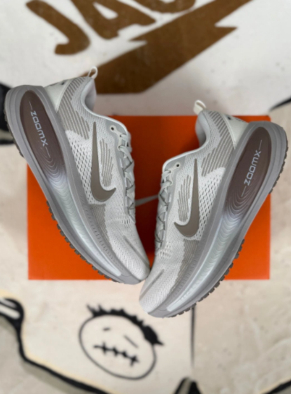 zoomx triple grey.png