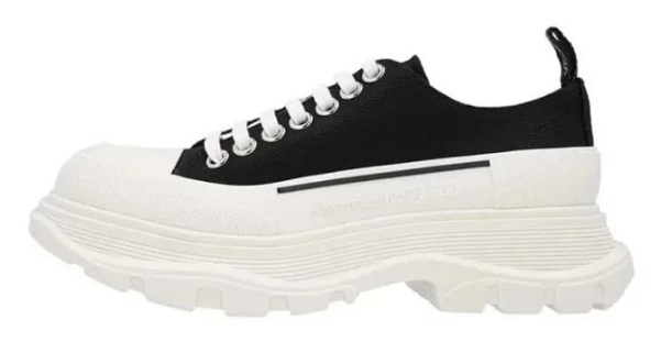 amc platform black white.png