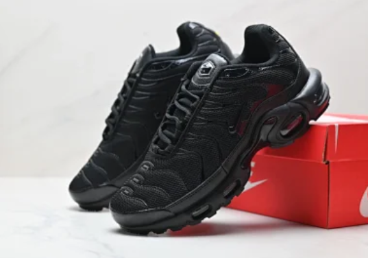 air max plus triple black.png