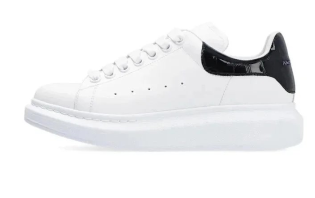 amc shiny black white.png