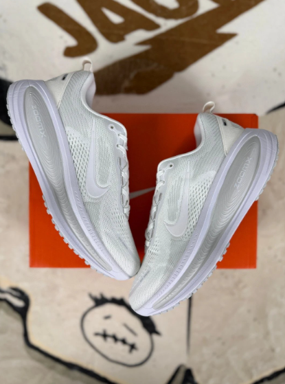 zoomx triple white.png