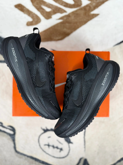 zoomx triple black.png
