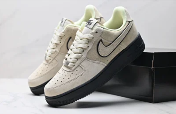 af1 pale yellow black.png