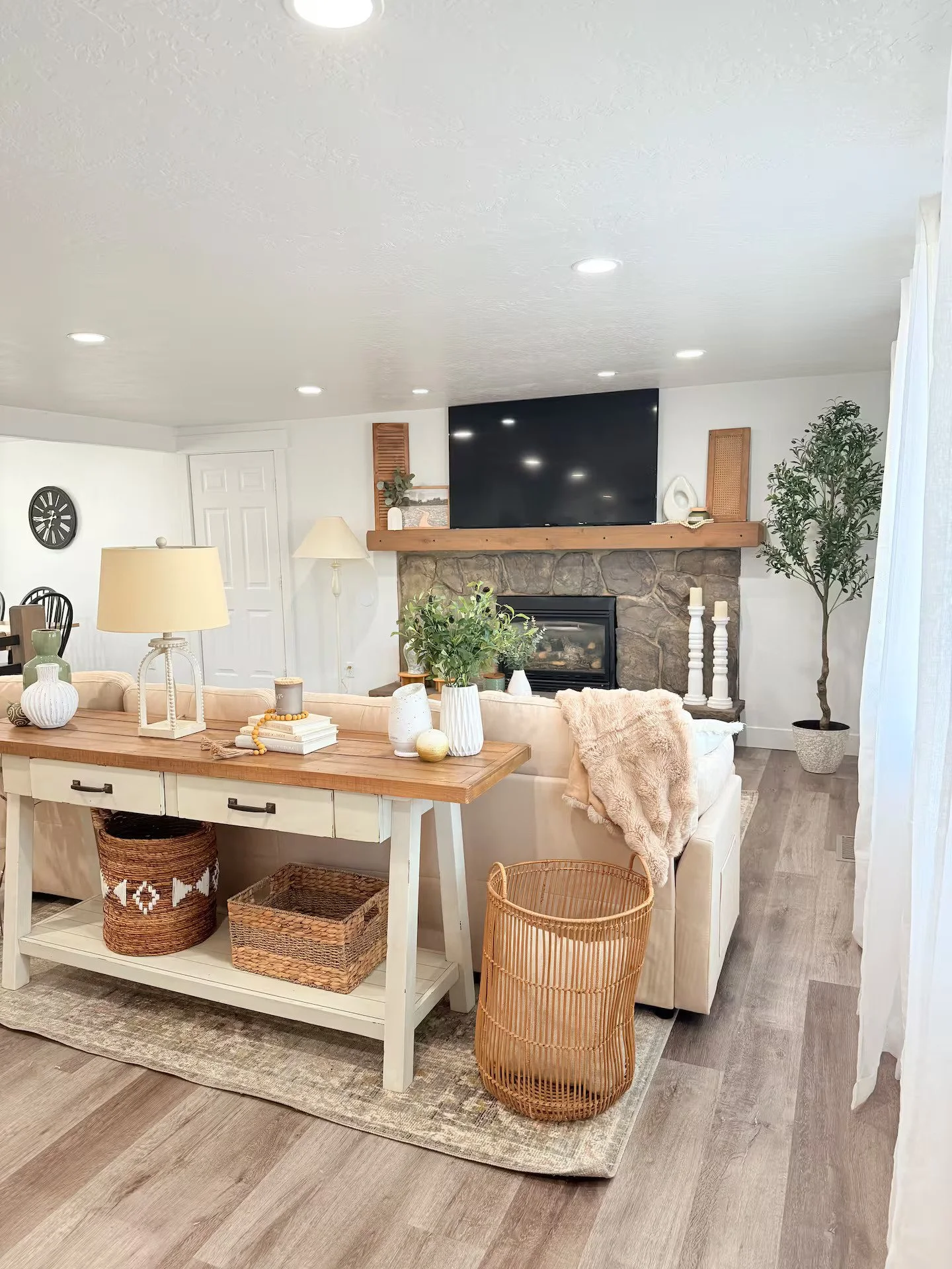 Airbnb bathroom cleaning and restocking service for Utah short-term rentals

Utah Airbnb cleaning team completing a same-day turnover for arriving guests