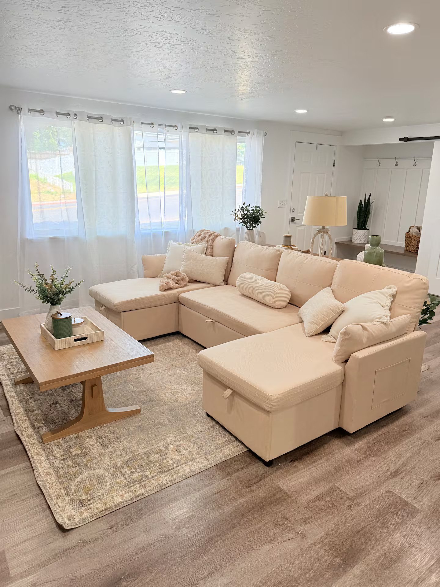 Professional Airbnb cleaning service in Utah preparing a guest-ready living space

Short-term rental turnover cleaning in Utah with detailed kitchen reset