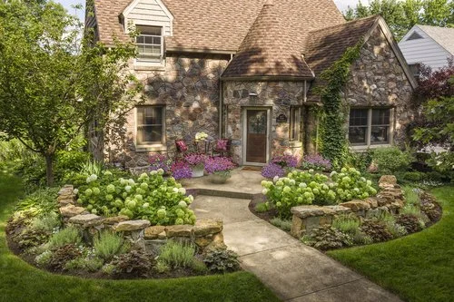 stone_house_front_yard_02.jpg