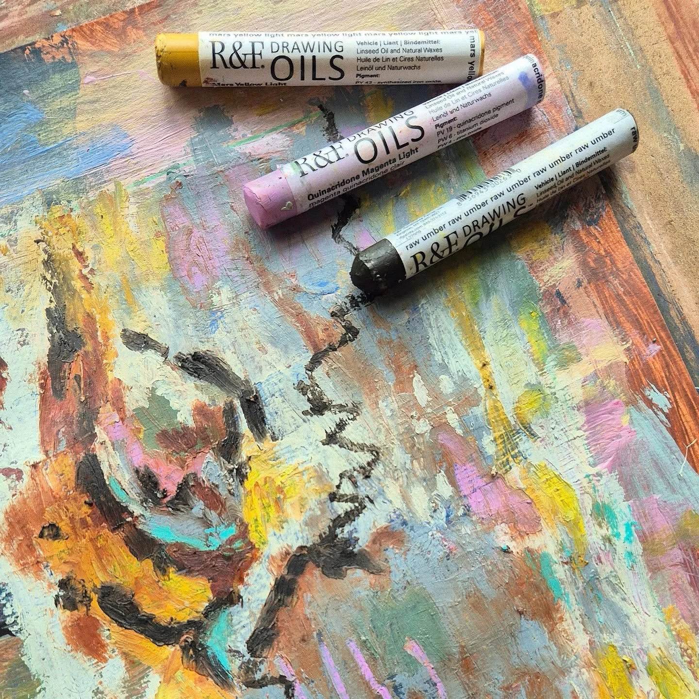 I have been praying to the art supply gods for&nbsp;years&nbsp;for something that sits in a happy place between oil pastels and oil sticks&hellip; and tada...&nbsp;@rfpaints actually did it.

I&rsquo;ve been playing around with the new R&amp;F Drawin