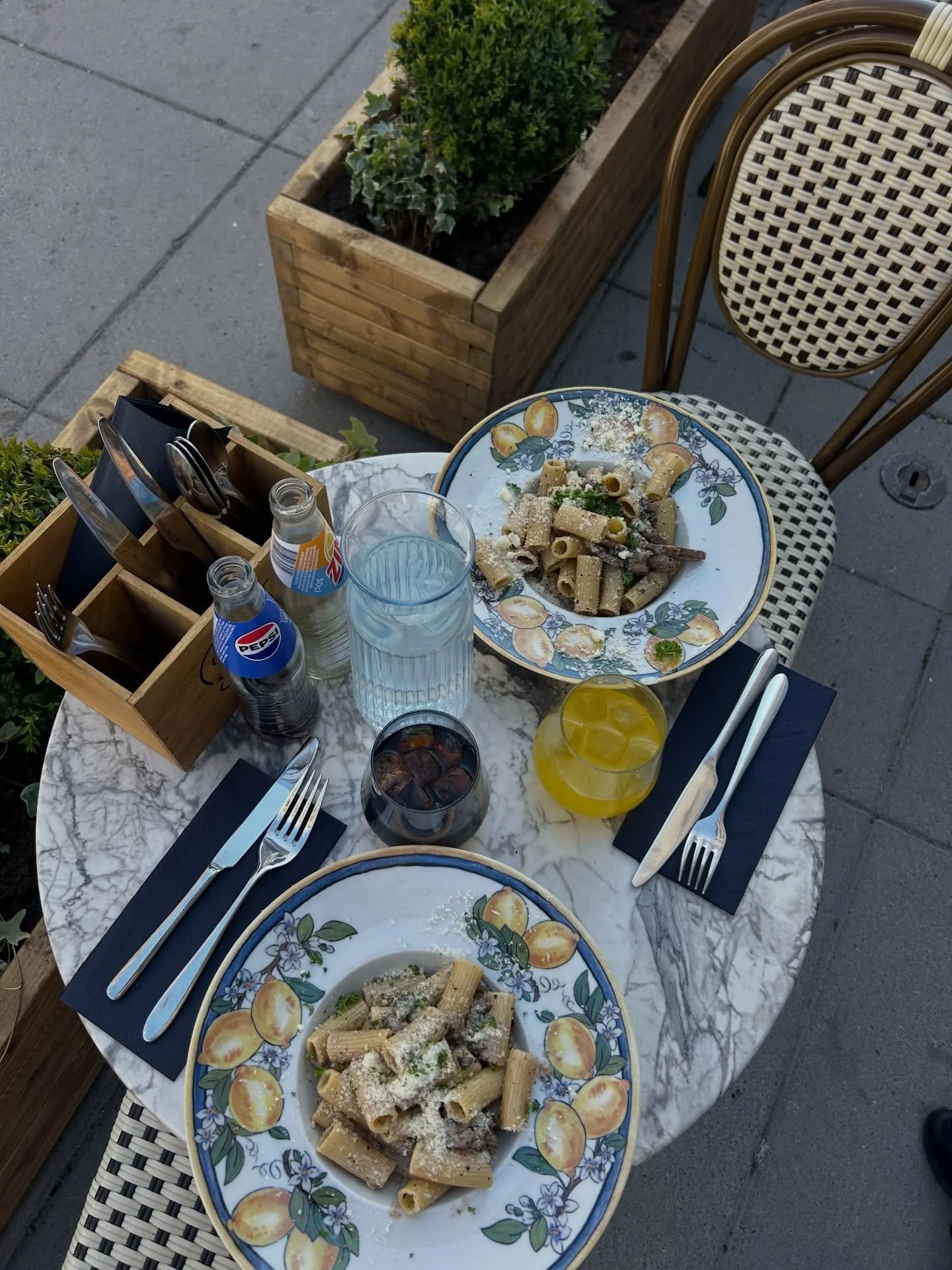 Uteserveringen &auml;r &ouml;ppen! V&auml;lkomna hit och upplev italienska smaker ☀️🇮🇹
