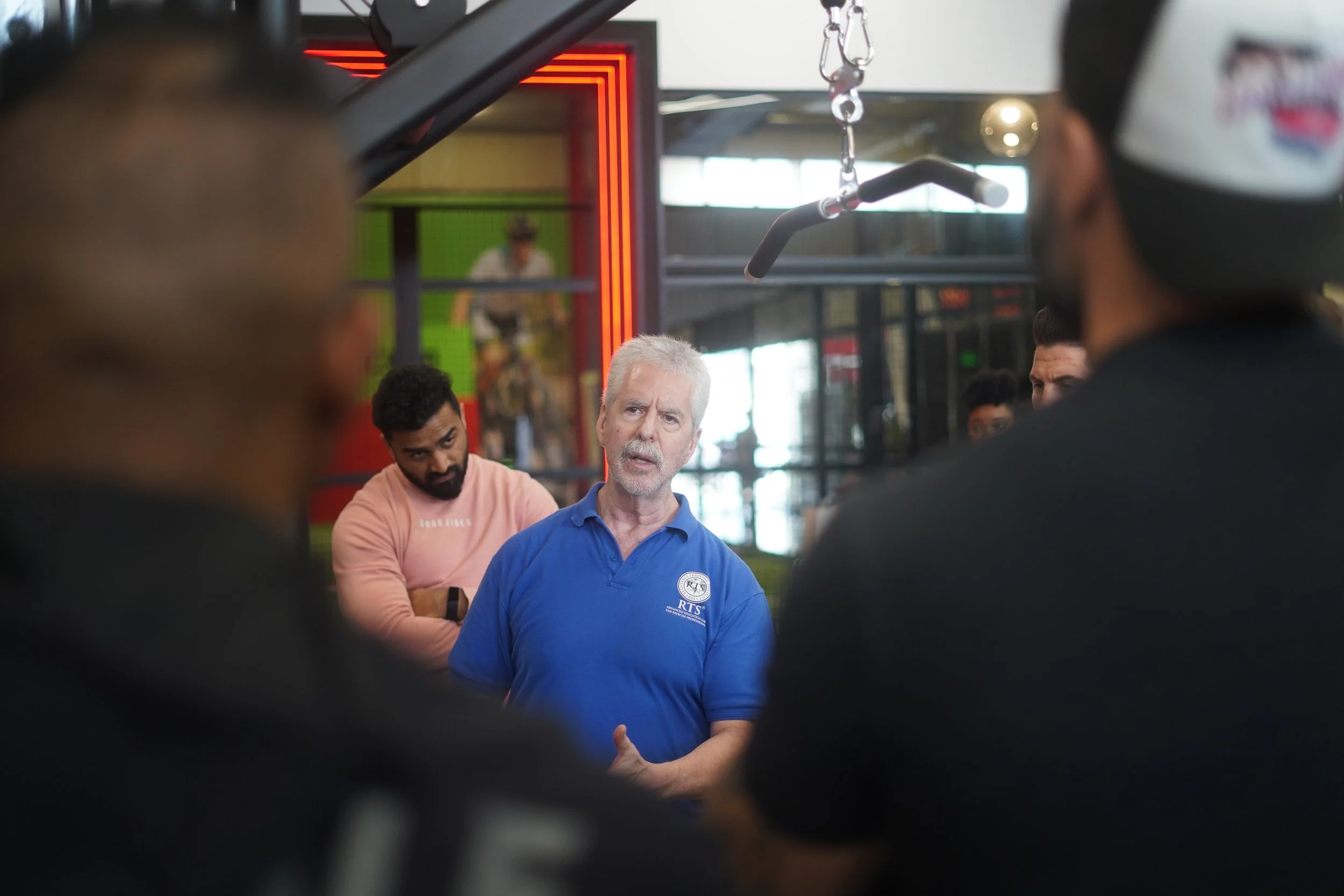 Dr Mark Slavin explaining the considerations for a pull-down setup during an RTS Level 1 practical workshop in Dubai