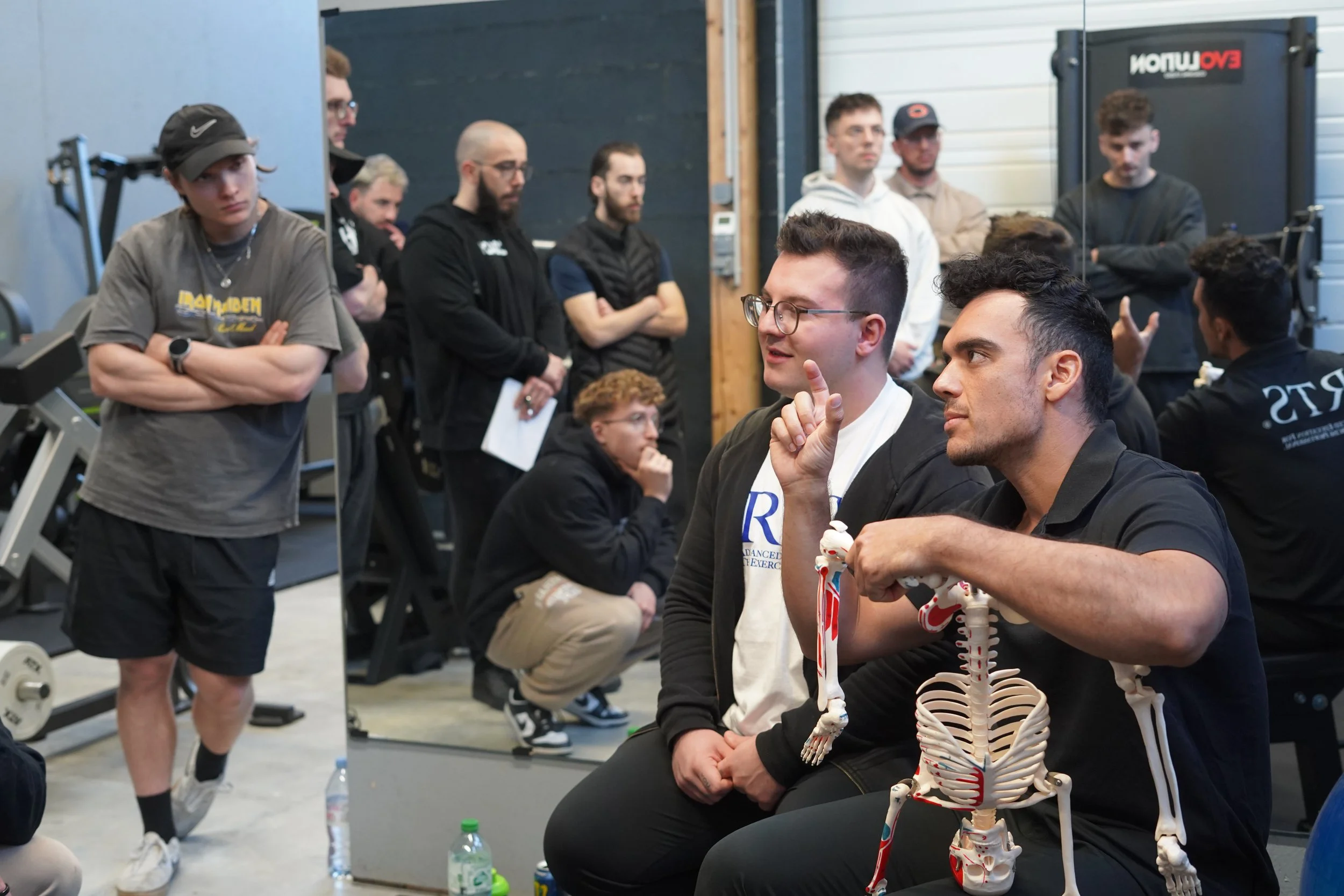 Benny Price explains to students the function of the knee extensors and the joint during an RTS Level 1 practical workshop in France