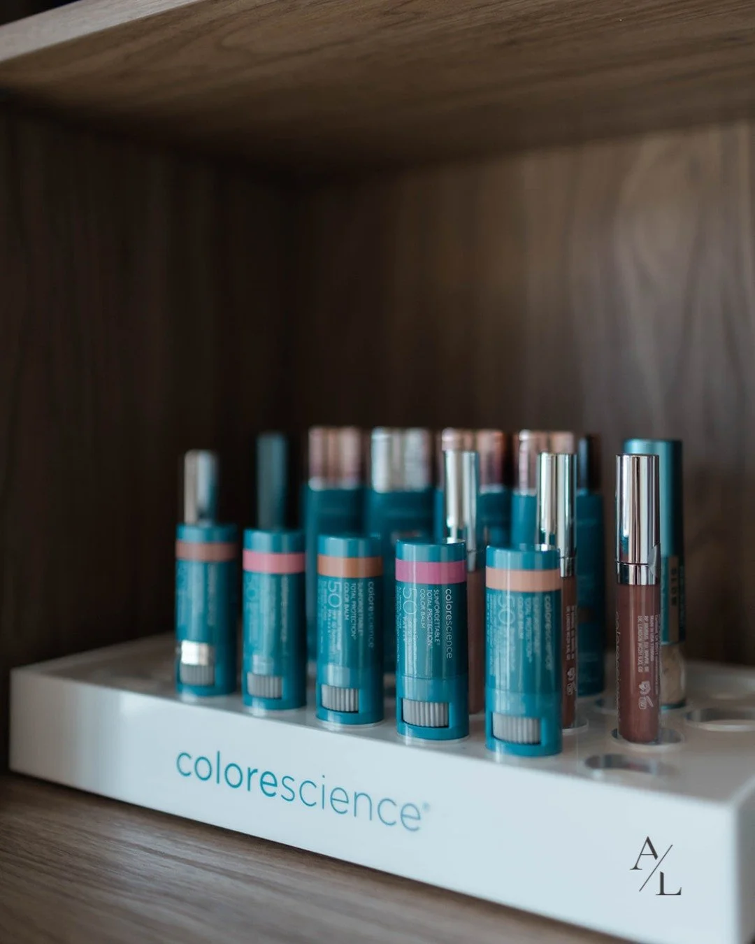 Effortless, simple, and made for everyday wear (&amp; 20% Off this month only)🤭

@Colorescience is one of my favorite ways to combine skincare and makeup in one easy step. You get lightweight coverage, skin-supporting ingredients, and SPF protection