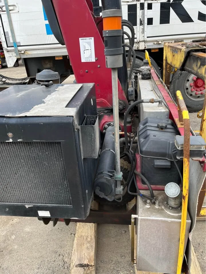 2013 Hiab crane 8.jpg