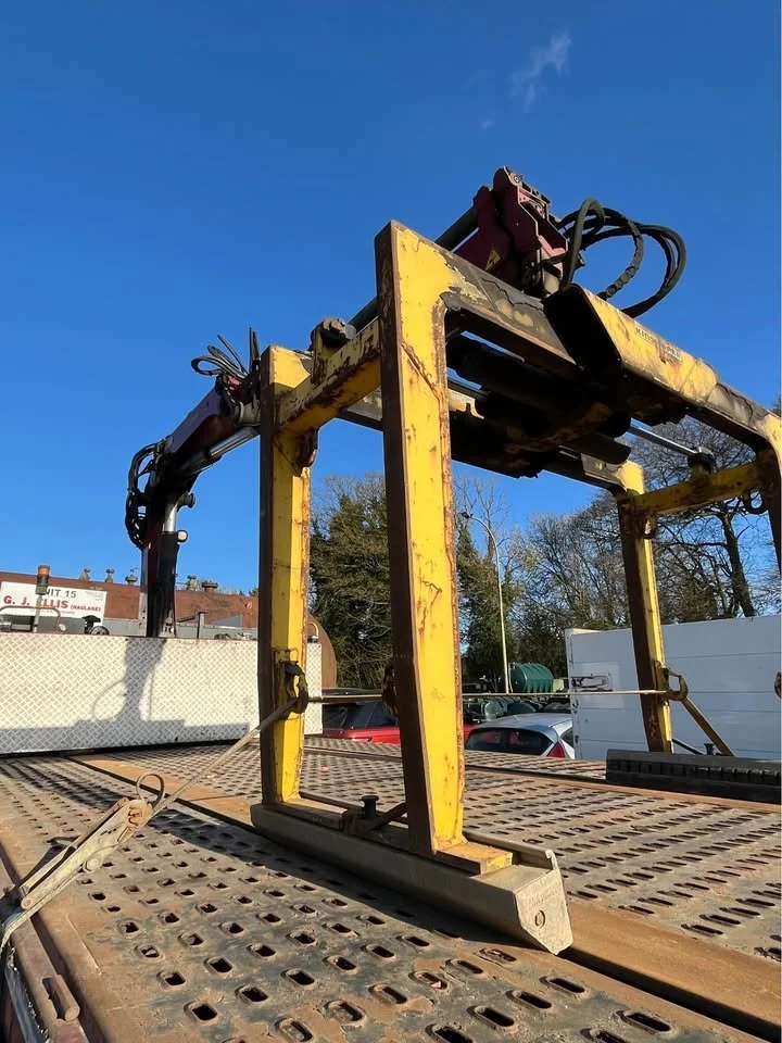 HIAB 099 Remote Roll-Along Brick Crane