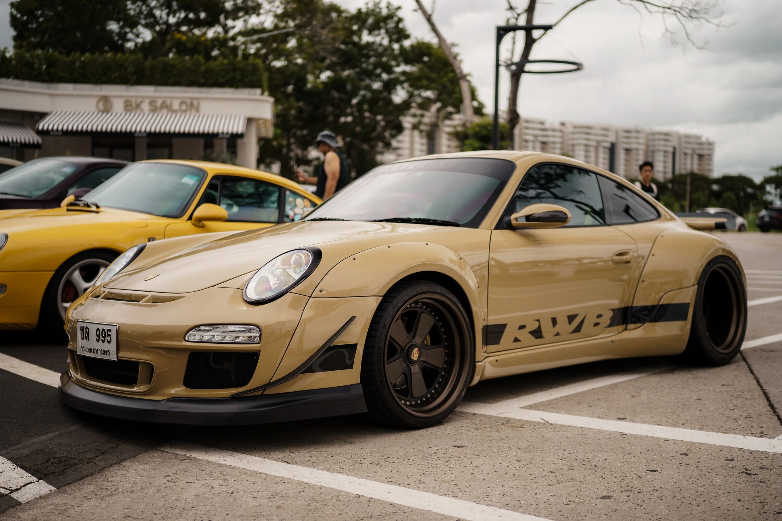 thailand’s car scene is better than england: Das Haus Classic Car market! 