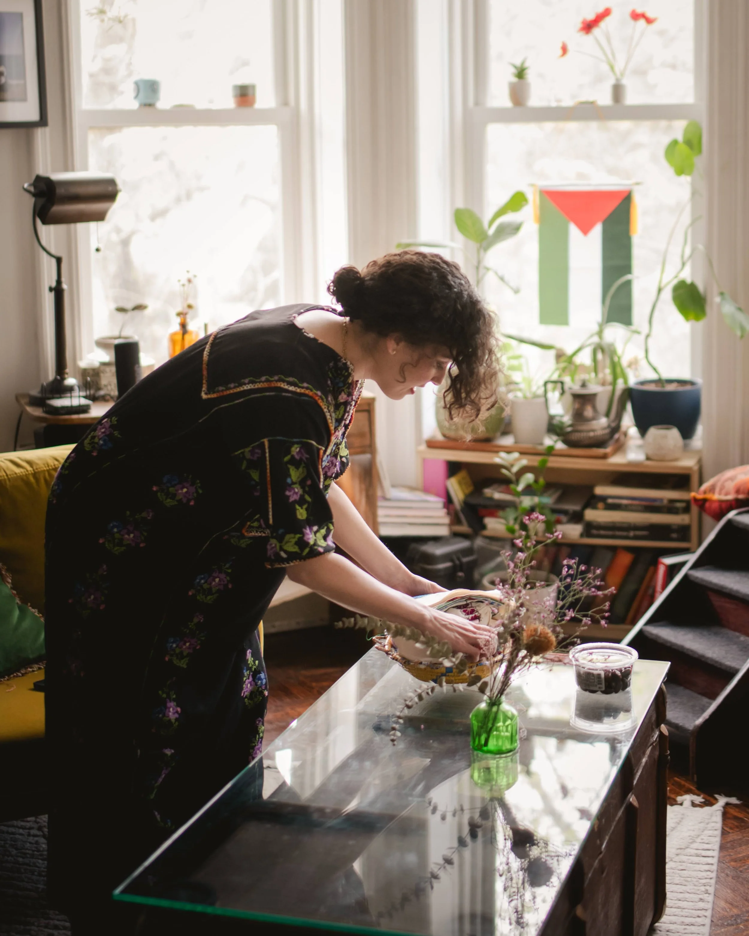 Lina's Thobe | Lina in her workshop