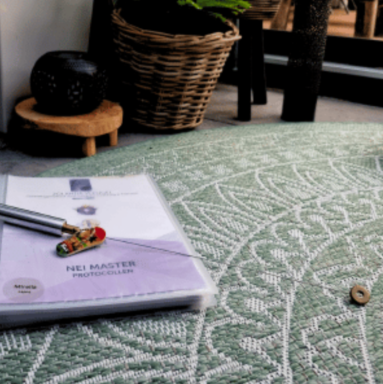 Biotensor van een nei-master op een groen kleed in Dordrecht