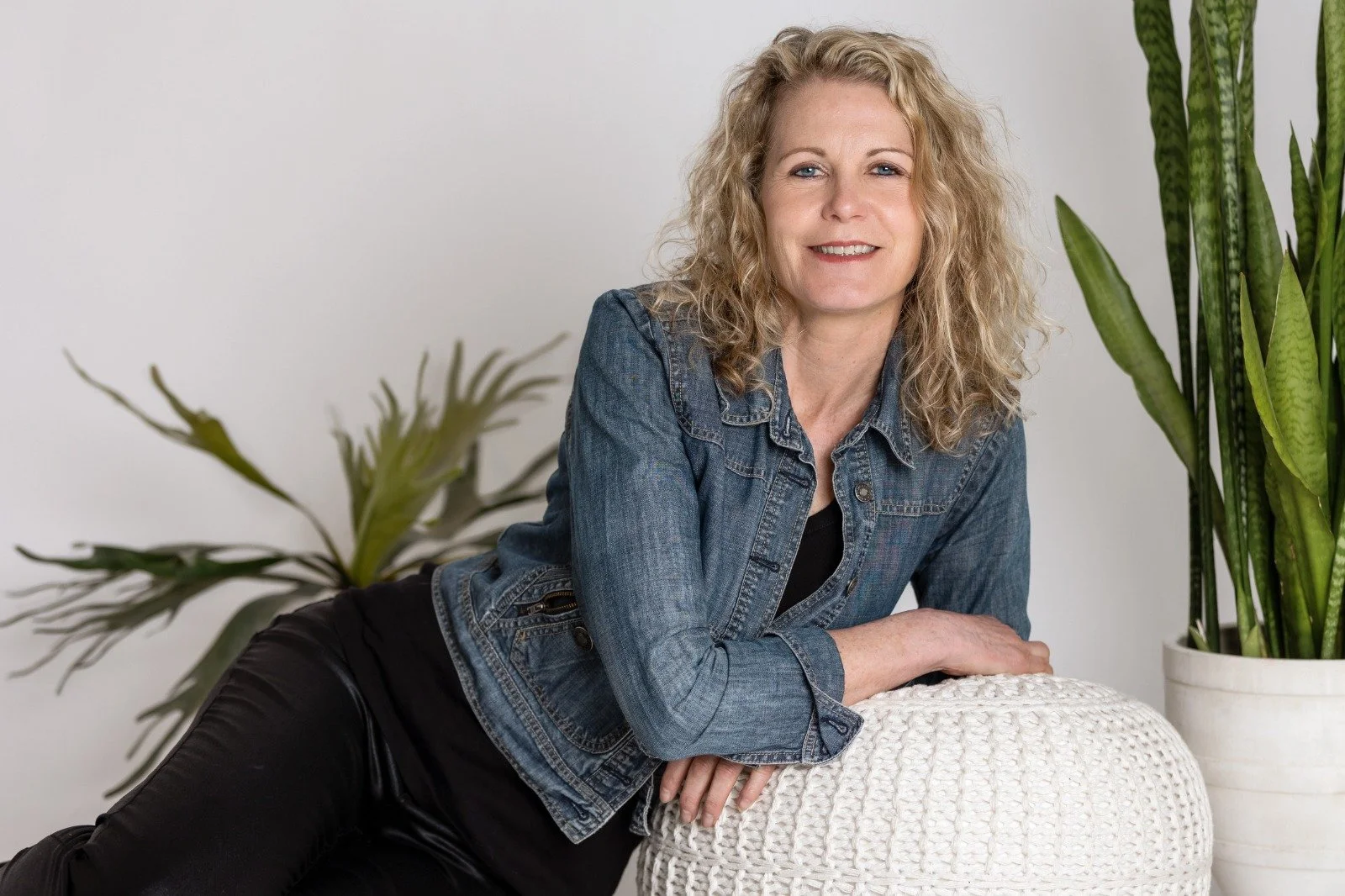 mirella lapre in haar praktijk voor nei therapie coaching retreats ontspanning