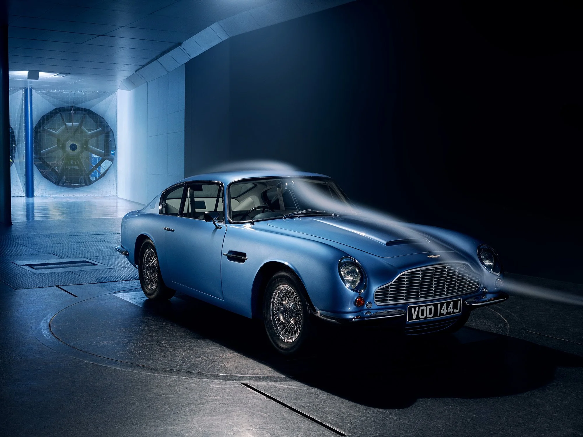 250-161108-AstonMartin-DB6-140-2d_RGB.jpg