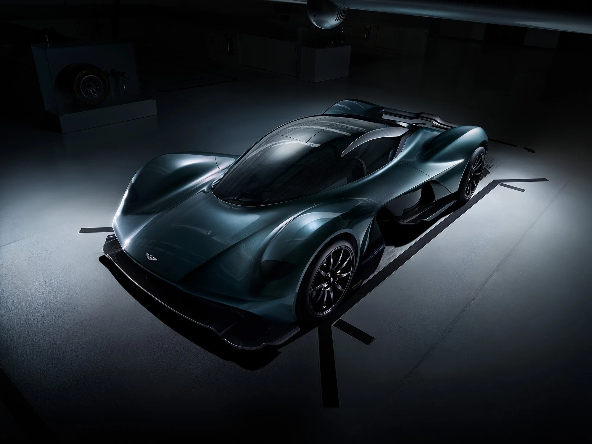 160605_TopGear_Redbull-AstonMartin_High_F34_04a_RGB_V2.jpg
