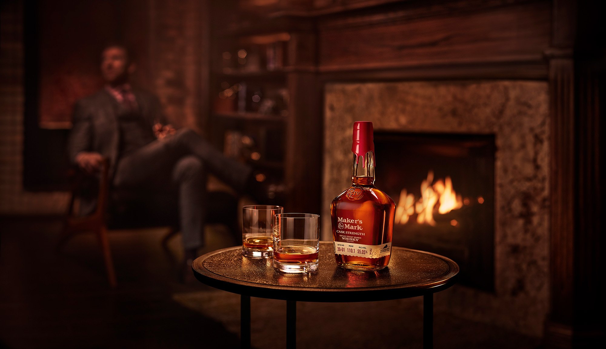 Off-Premise_Bottle master_05a_Regular bottle_neatpour.jpg